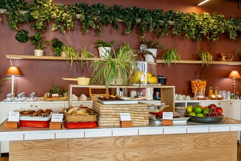 Restaurant/places to eat, Breakfast, Continental breakfast, English/Irish breakfast