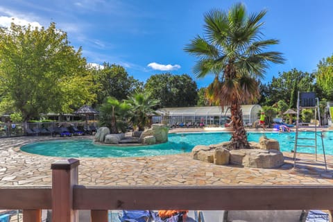 Property building, Swimming pool