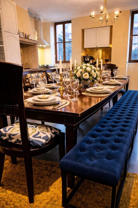 Communal lounge/ TV room, TV and multimedia, Coffee/tea facilities, Kitchen or kitchenette, Living room, Food and drinks, Seating area, Dining area, Animals, Food, Pets, Pets, dishwasher, fireplace, heating, heating, minibar, oven, pet friendly, pet friendly, stove