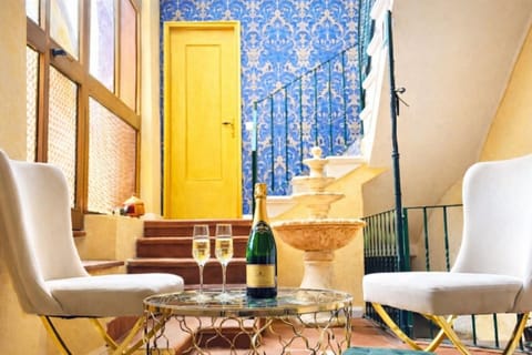 Communal lounge/ TV room, Facade/entrance, Living room, Lounge or bar, Seating area, internet, internet