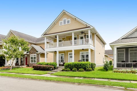 Flat Rock Flat House in Port Wentworth