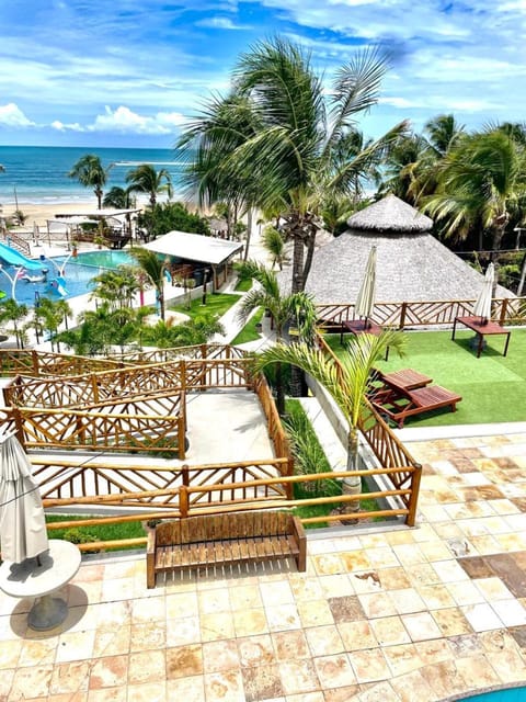 Restaurant/places to eat, Beach, Swimming pool