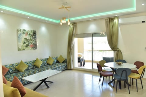 Living room, Dining area