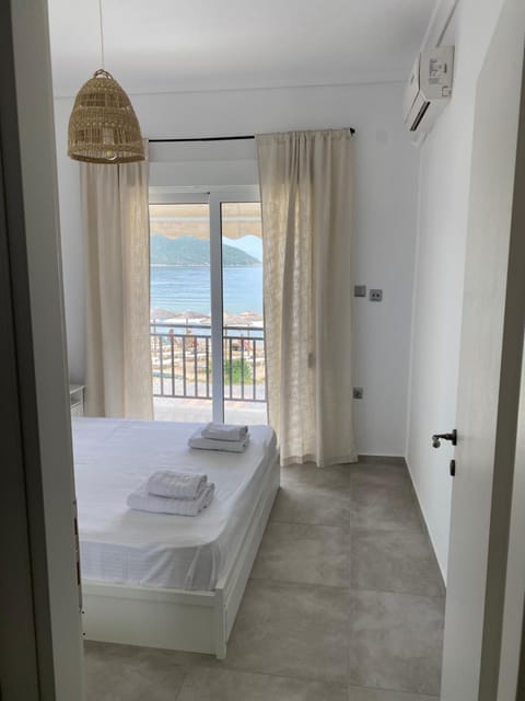 Seafront Apartment Nea Peramos Apartment in Nea Peramos