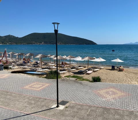 Seafront Apartment Nea Peramos Apartment in Nea Peramos