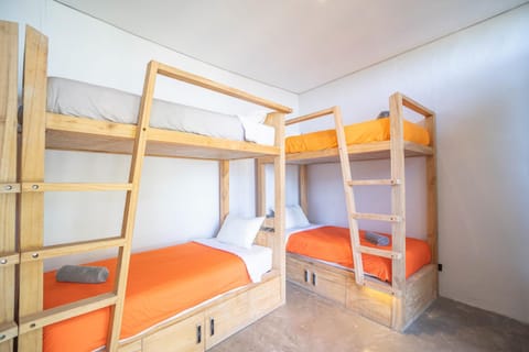 Bedroom, bunk bed