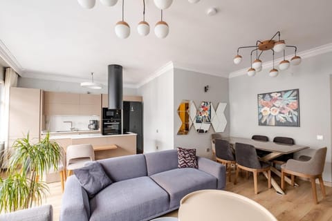Kitchen or kitchenette, Living room, Seating area, Dining area, minibar, pet friendly
