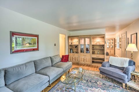 Stockbridge Home Walk to Town Beach! House in Stockbridge