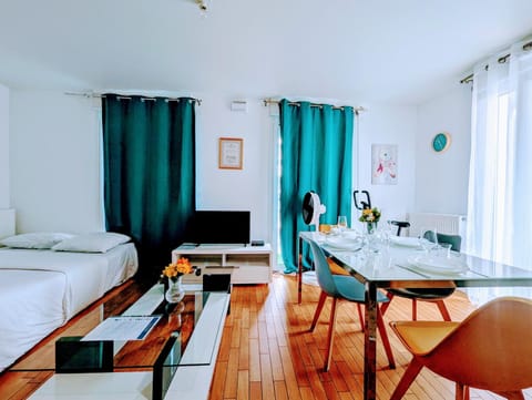 Communal lounge/ TV room, TV and multimedia, Living room, Seating area