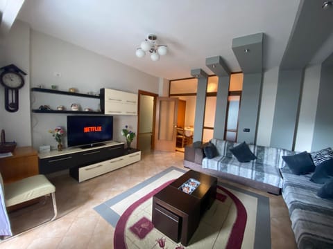 TV and multimedia, Living room, Seating area, Evening entertainment