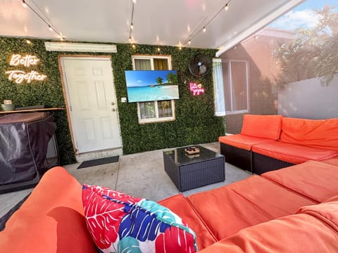 Communal lounge/ TV room, TV and multimedia, Seating area, Evening entertainment