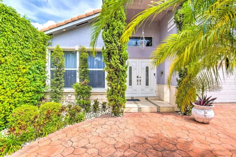 Sleek Hialeah Home about 20 Mi to Downtown Miami! House in Miami Lakes