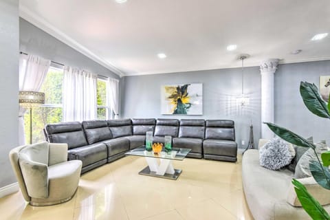Sleek Hialeah Home about 20 Mi to Downtown Miami! House in Miami Lakes