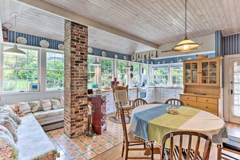 Charming Historic Retreat Near Poverty Bay! House in Federal Way