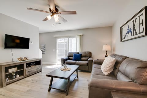 Delightful Townhouse with Patio and Shared Yard! House in Kimberling City