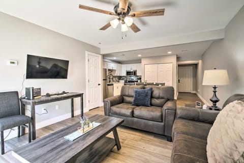 Airy Townhome Close to Kayaking and Boating! House in Kimberling City