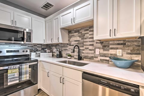 Pet-Friendly Abode, Walk to Table Rock Lake! House in Kimberling City