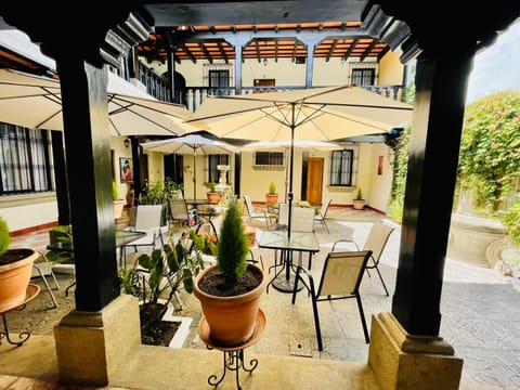 Patio, Day, Living room, Seating area, Dining area