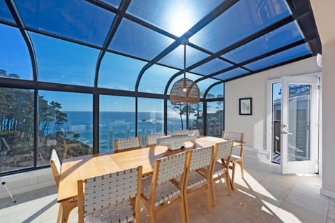 View (from property/room), Dining area, Sea view