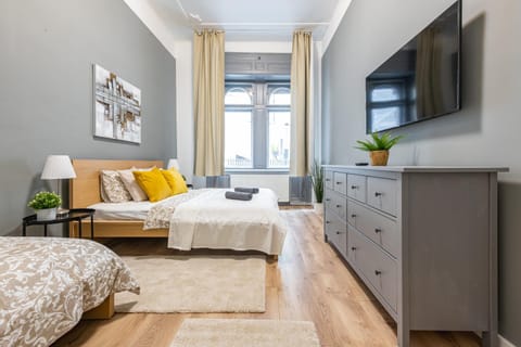 Bed, TV and multimedia, Photo of the whole room