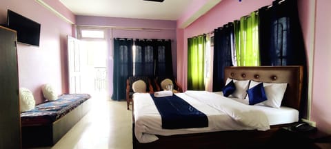 TV and multimedia, Photo of the whole room, Bedroom