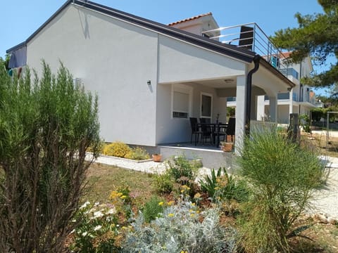 Property building, Spring, Garden