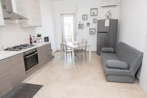 Kitchen or kitchenette, kitchen, kitchen
