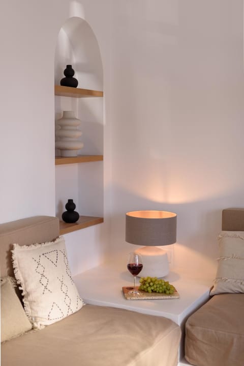 Photo of the whole room, Decorative detail, Seating area