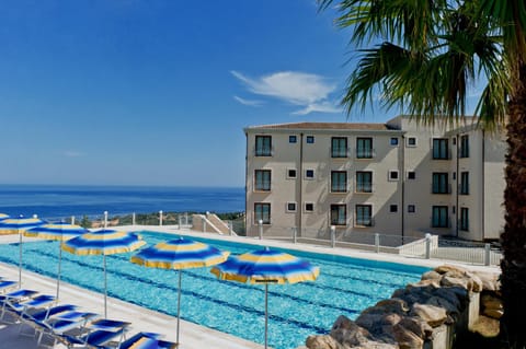 Table tennis, Sea view, Swimming pool, Swimming pool, Entertainment