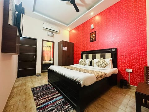 Bed, TV and multimedia, Photo of the whole room, Bedroom, air conditioner