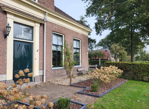 Property building, Day, Natural landscape, Garden, View (from property/room), View (from property/room), Living room, Autumn, Garden view, Garden view, Street view, Street view, Seasons, Quiet street view