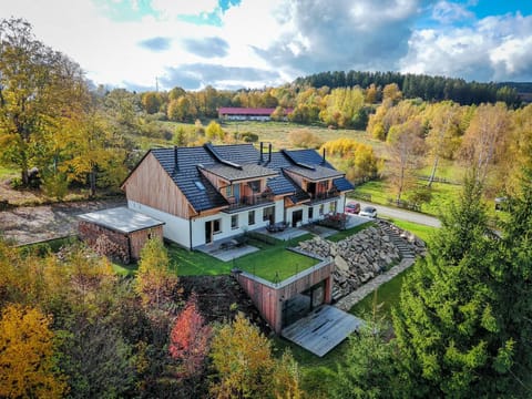 Property building, Bird's eye view, Garden