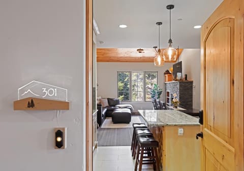 Modern Condo - EV Plug In - SM 301 Apartment in Bear Valley