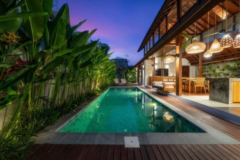 Dua villas Bali - Modern Balinese Escape Villa in Mengwi
