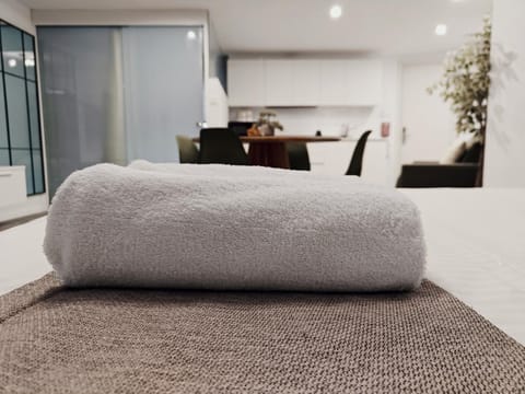 Bed, Living room, Photo of the whole room, Seating area, Bedroom, kitchen