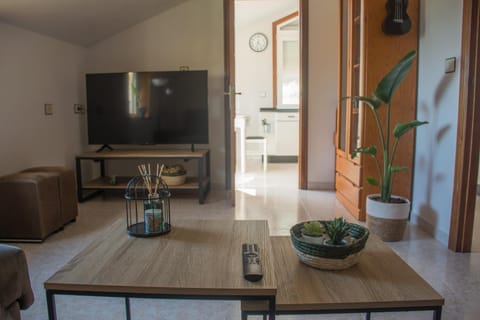 Casa con jardín y gran terraza con vistas al mar House in O Morrazo