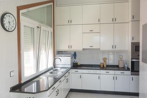 Casa con jardín y gran terraza con vistas al mar House in O Morrazo