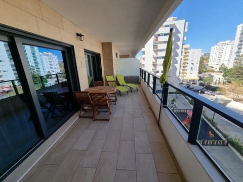 Balcony/Terrace, City view