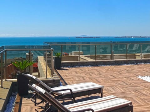 Balcony/Terrace, Sea view, Swimming pool