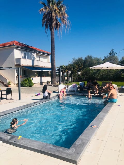 Property building, Garden, Swimming pool