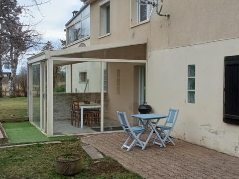 Patio, Facade/entrance, Garden, Balcony/Terrace, Garden view