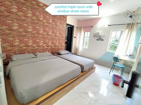Photo of the whole room, Street view