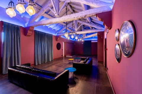 Communal lounge/ TV room