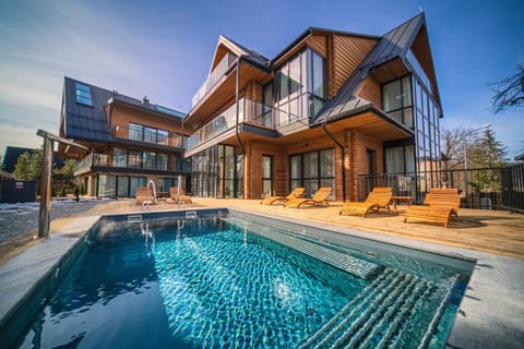 Property building, Patio, Day, Pool view, Swimming pool, sunbed