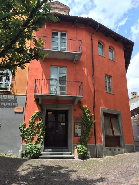 Facade/entrance, Day