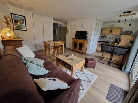 TV and multimedia, Kitchen or kitchenette, Living room, Dining area