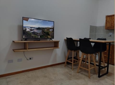 Communal lounge/ TV room, TV and multimedia, Kitchen or kitchenette, Dining area, hair dresser