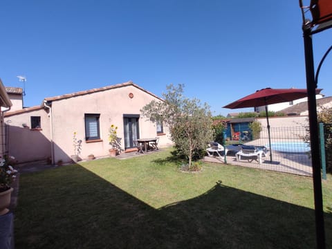 Patio, Garden, Swimming pool