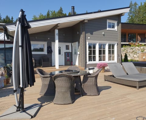 Property building, Patio, Facade/entrance, Day