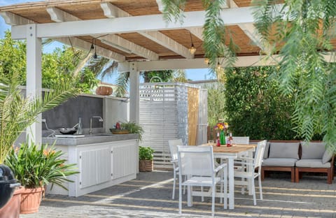 Patio, Facade/entrance, Spring, Summer, BBQ facilities, Children play ground, Children play ground, Parking